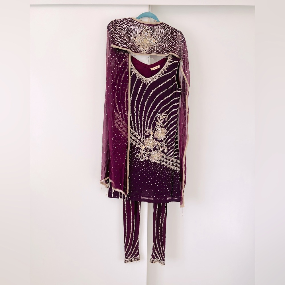 Stunning Indian Salwar Kameez 3 piece set in purple. Silk. Like new. Never worn.